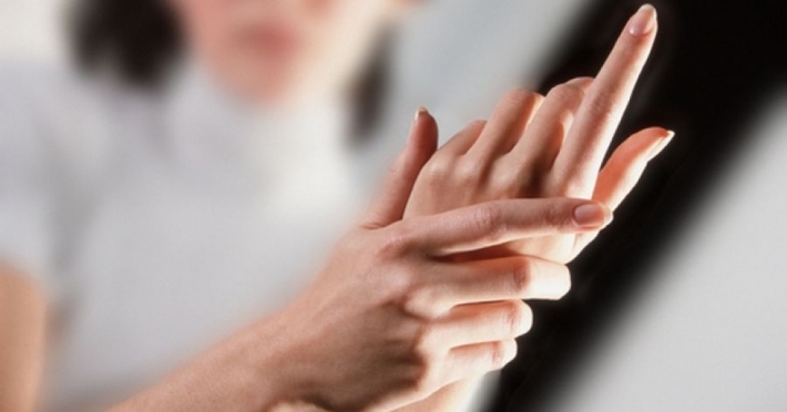 Холодные руки, как симптом: о чем предупреждают врачи