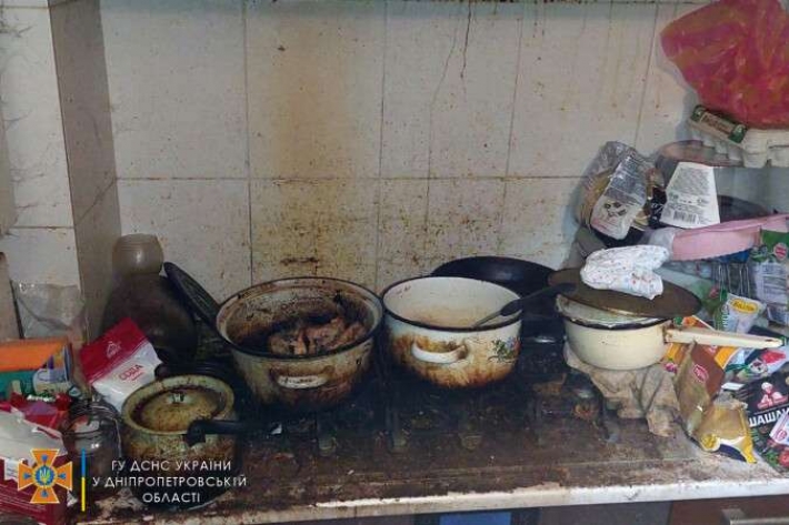 Подгорел ужин: в Днепре на Богдана Хмельницкого тушили кухню (фото)