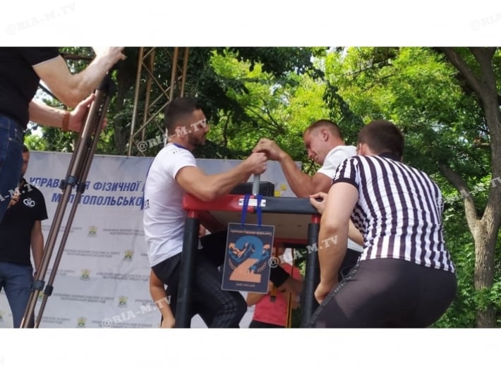 В Мелитополь съехались самые сильные мужчины и женщины Украины на зрелищные соревнования  (фото, видео)
