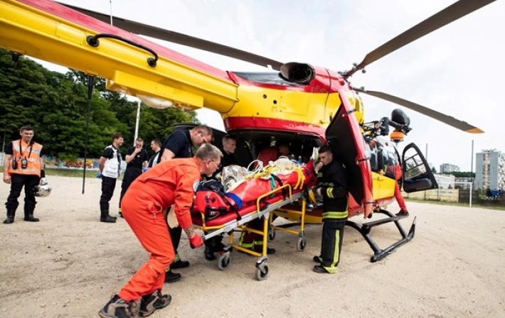Во Франции упал спасательный вертолет (видео)