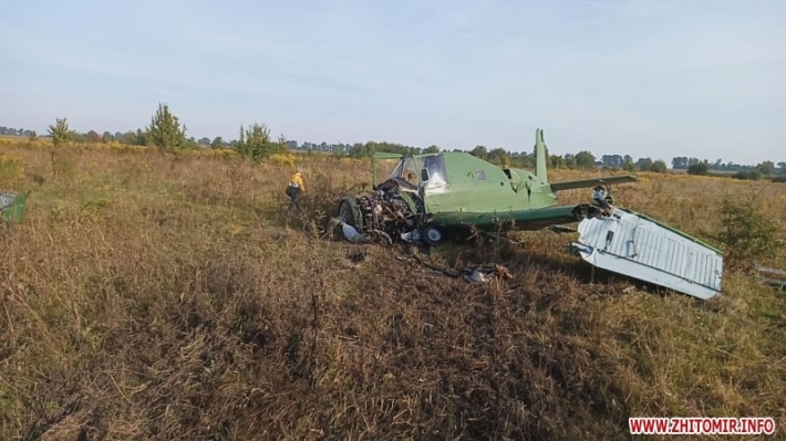 Под Житомиром разбился самолет: фото, видео и все подробности