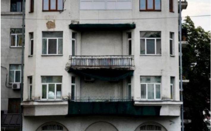Это диагноз: сети впечатлило фото необычного "царь-балкона" в Киеве