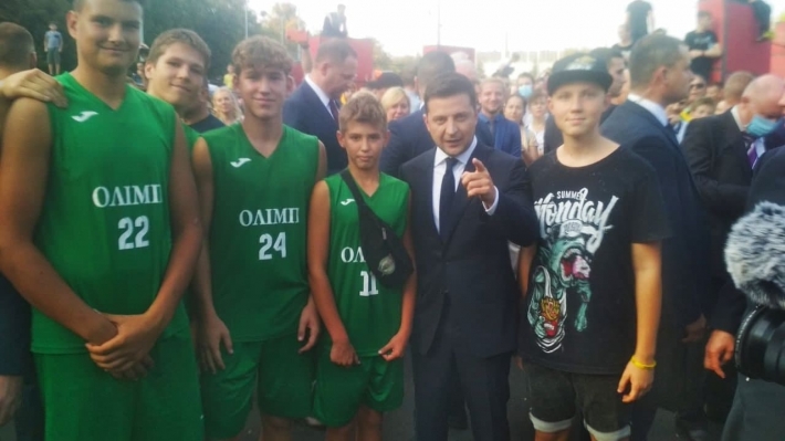 Президент лично поздравил баскетболистов из Мелитополя с победой