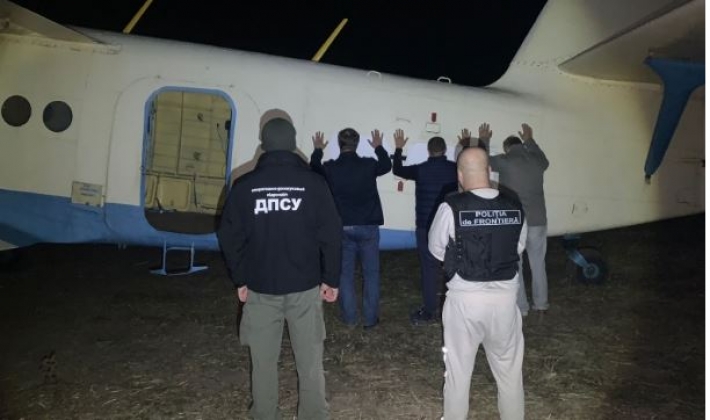 В Молдове задержали украинских контрабандистов на самолете: фото