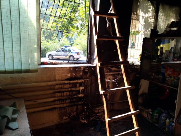 В Запорожье ночью неизвестные пытались поджечь магазин