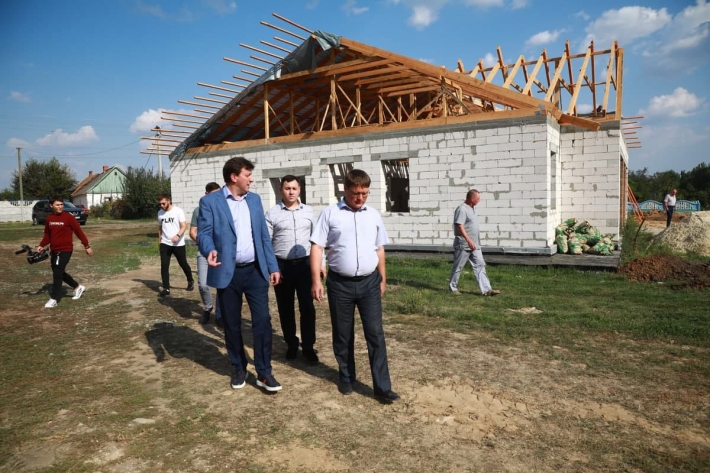 В Мелитопольском районе строят амбулаторию с квартирами для врачей