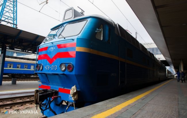 Пассажир разнес "комфорт" в вагонах Укрзализныци: "сиденья просижены до гвоздей" (фото)