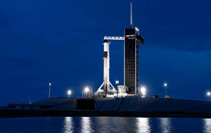 SpaceX отправила в космос первых туристов (видео)