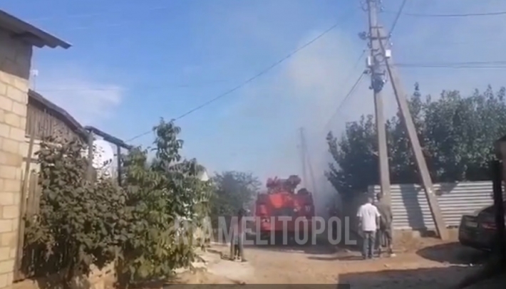 Пожар за пожаром - в Мелитополе пылала постройка в частном секторе (видео)