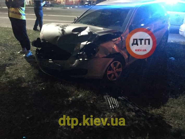 Под Киевом произошло масштабное ДТП, разбиты шесть авто: фото