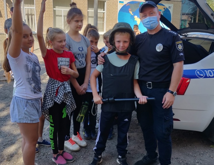Школьники в Мелитополе на несколько часов могли почувствовать себя полицейскими (фото)