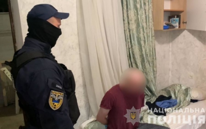 В Одессе мужчина с ножом ранил двух человек