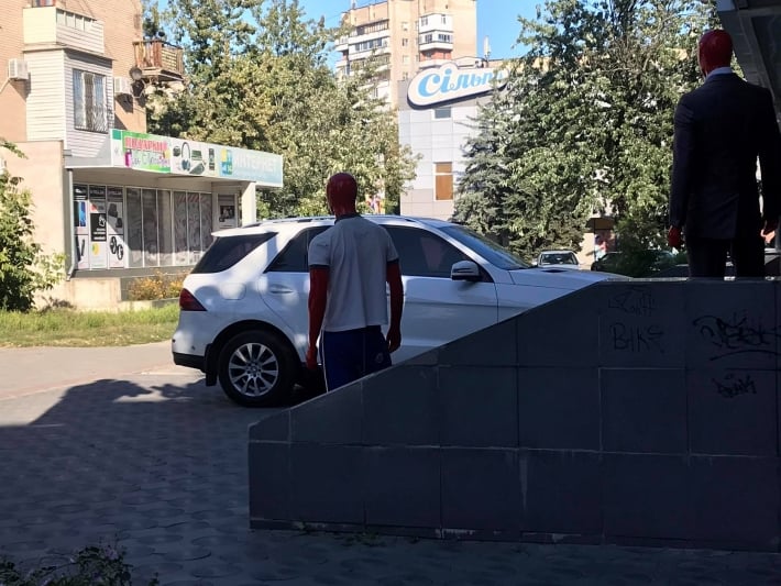 В Мелитополе заметили еще одного гения парковки (фото)