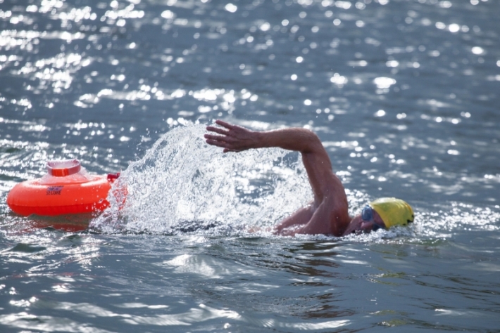 В Запорожье пловец переплыл Днепр и ему стало плохо - его спасла полиция