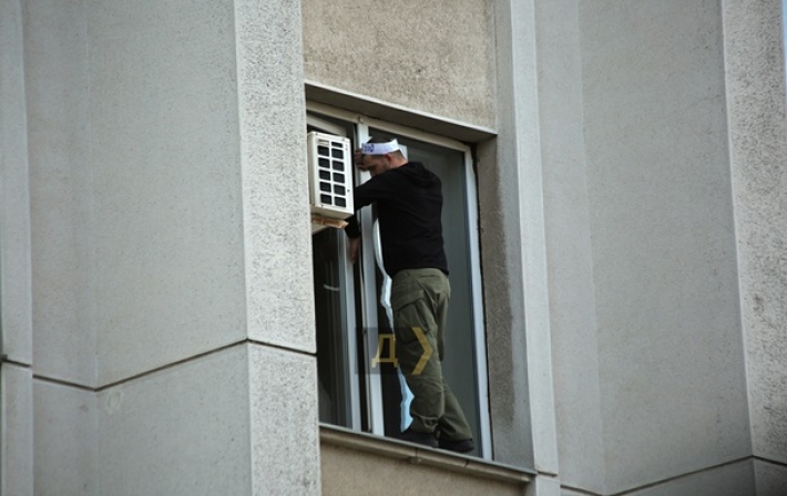 В Одессе АТОшник проник в здание ОГА и угрожал выброситься из окна