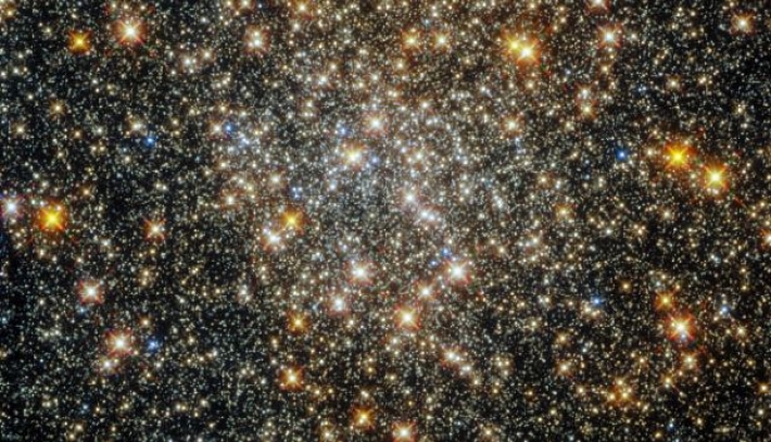 Телескоп Hubble сфотографировал шарообразное скопление звезд