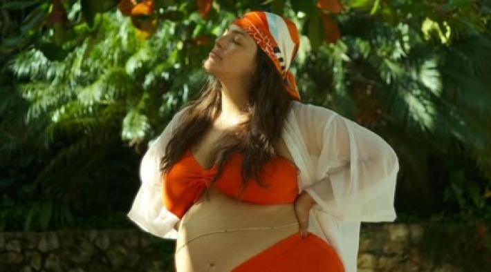 Plus size модель Эшли Грэм беременна двойней