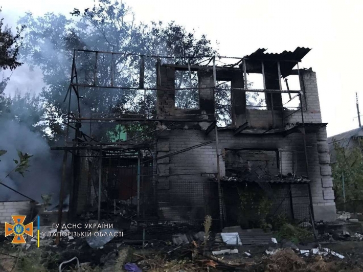 В Запорожской области сгорел двухэтажный дачный дом (фото)