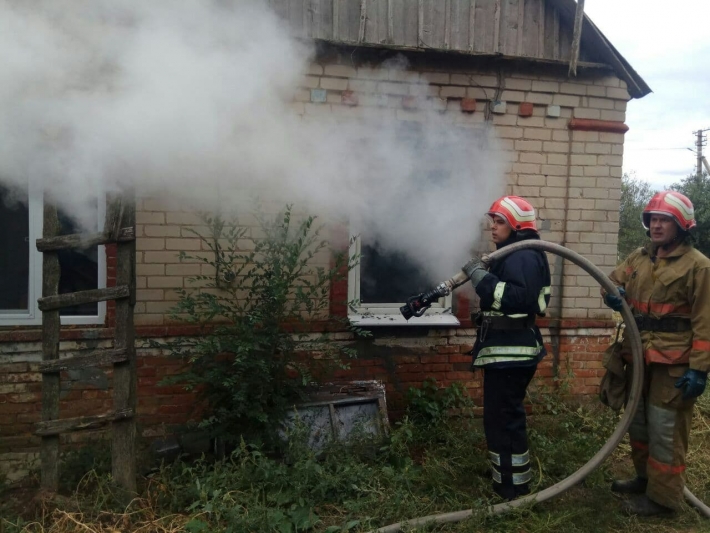 Под Мелитополем горел жилой дом - что спасти не удалось (фото)