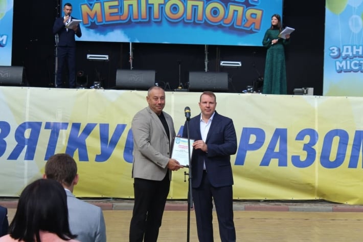 Кому в Мелитополе на главной сцене Дня города награды раздавали (фото, видео)