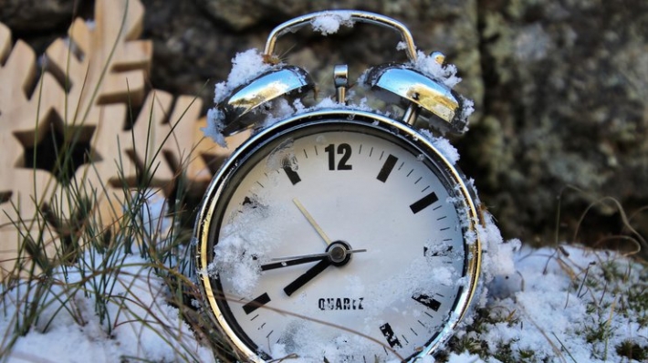 Переход на зимнее время в Украине 2021: когда и как правильно перевести часы