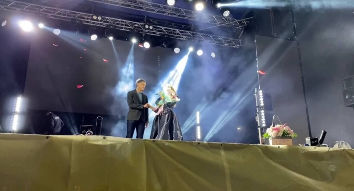 Какой комплимент Тина Кароль сделала мэру Мелитополя Ивану Федорову на сцене (видео)