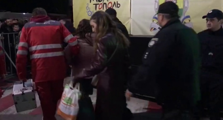 В Мелитополе во время концерта на День города зрительницу забрала скорая (видео)