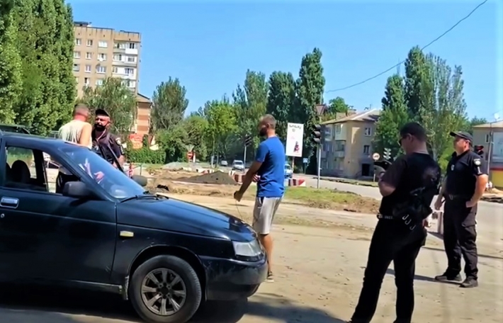 В Мелитополе борцам с автохамами пришлось вызывать полицию (видео)