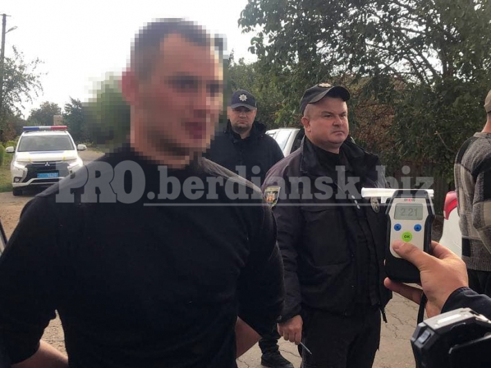 В Бердянске задержали пьяного военного, которого подозревают в совершении ДТП и хранении наркотиков
