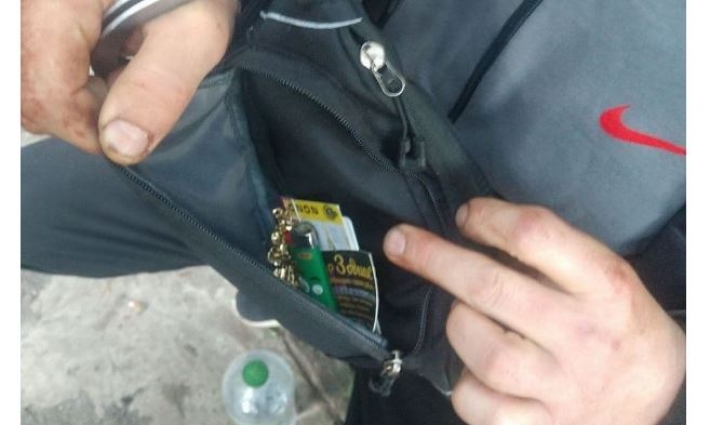 Избил старика, отнял кошелек и сорвал цепочку: в Киеве задержан наглый грабитель, фото