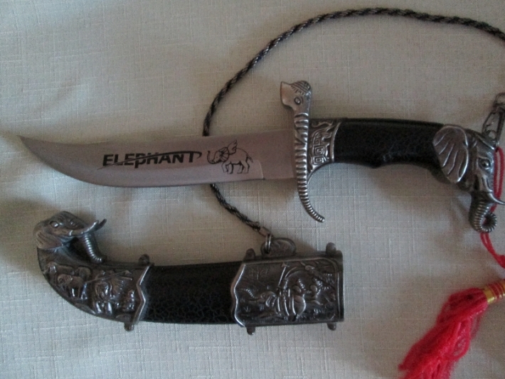 Житель Запорожья продал с аукциона антикварные ножи - его судили