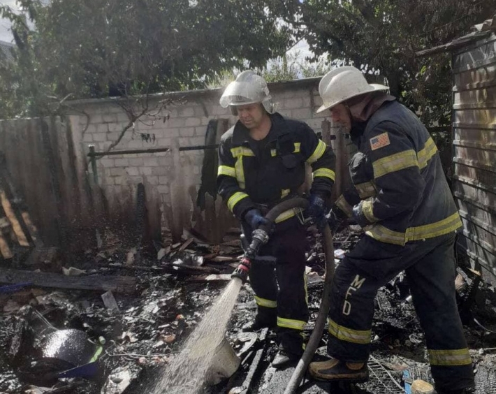 В Мелитополе выгорел сарай (фото)
