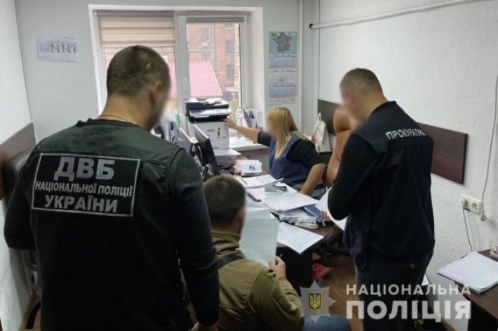 В Харькове трое полицейских ограбили прохожего