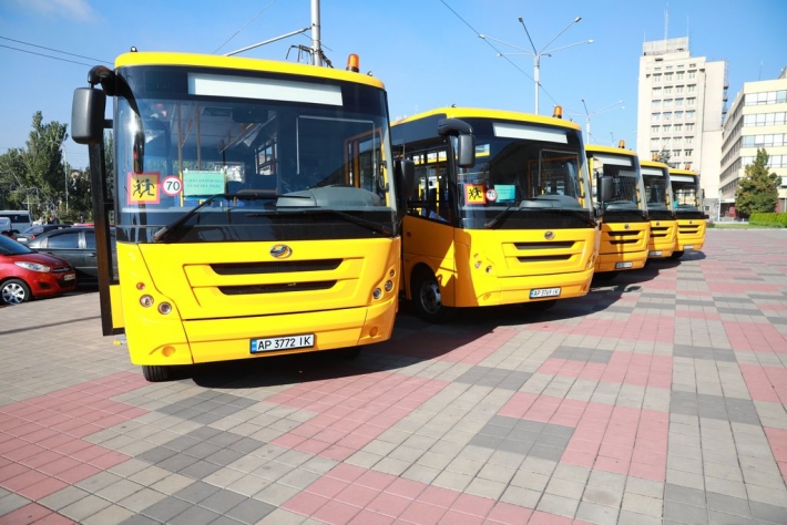В Мелитопольском районе две громады получили школьные автобусы (фото)