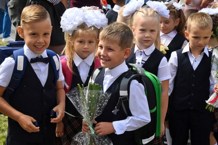 Стало известно, сколько детей  в Мелитополе получили по две тысячи гривен к 1 сентября