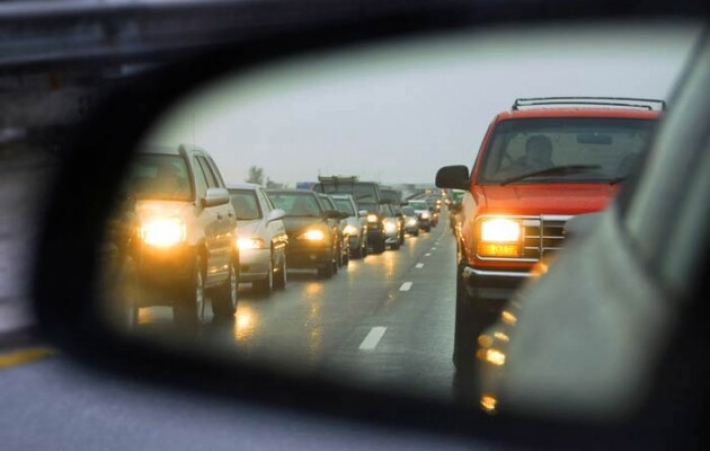 Мелитопольским водителям напоминают о необходимости включать фары на трассах