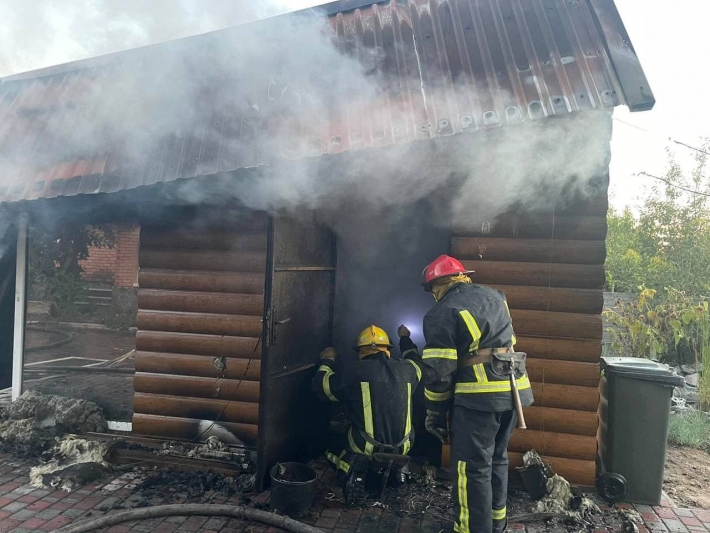 В Мелитополе случился пожар в хозпостройке (фото)