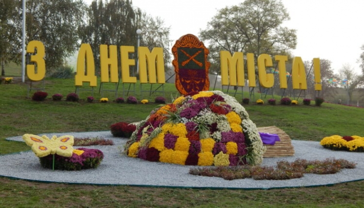 В Запорожье ко Дню города парк украсят тысячами цветов (фото)