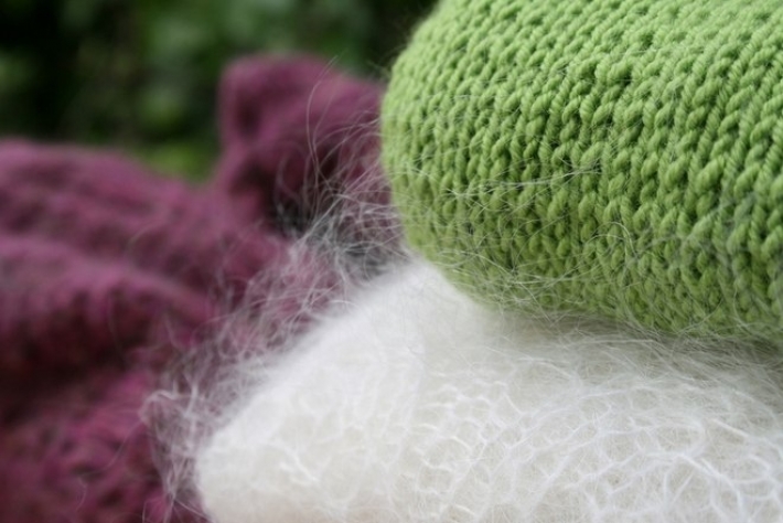4 неожиданных продукта, которые сделают колючий свитер мягким