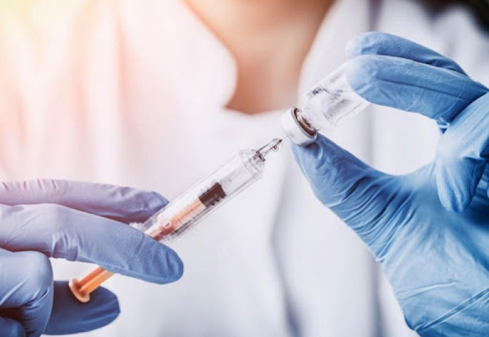 Без вакцины - кого в Мелитополе отстранять от работы будут