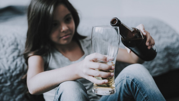 В Польше 10-летняя девочка пришла в школу с выпивкой и навеселе