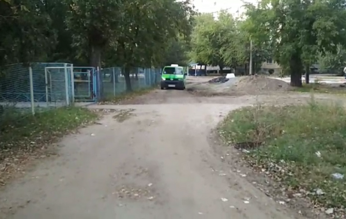 В Мелитополе по тротуару куролесили инкассаторы Приватбанка (видео)