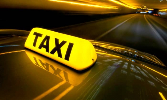 В Запорожье автомобиль такси спровоцировал ДТП (видео)