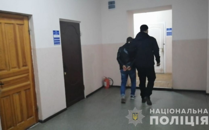Ребенок обо всем рассказал бабушке: в Одессе отчим насиловал 7-летнюю названную дочь