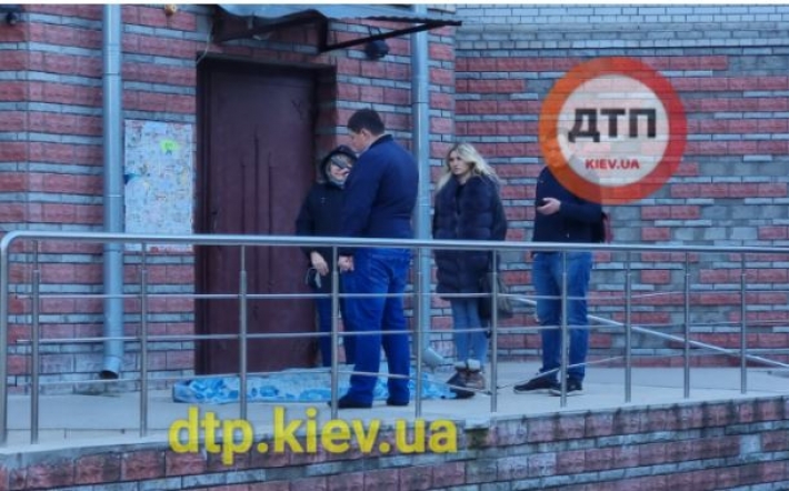 В Киеве с 10 этажа упала девочка: фото и видео с места трагедии