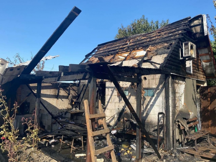 Из-за пожара на веранде сгорел дом в Мелитополе (фото)