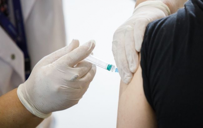 Антивакцинаторы от имени львовских медиков разослали фейковые письма: заявили о "вреде прививок"