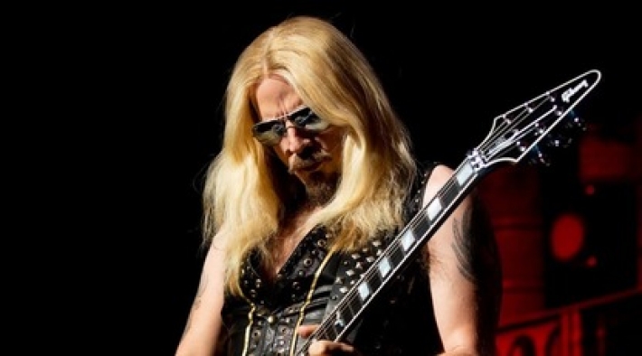 Чудом выжил. Гитарист Judas Priest чуть не умер на сцене из-за аневризмы