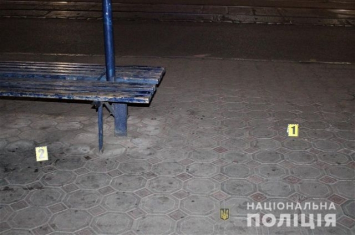 В Одессе на местном рынке мужчина напал с ножом на покупателя