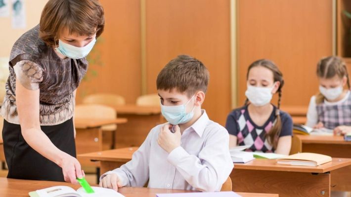 Должны ли школьники в Мелитополе сидеть на уроках в масках